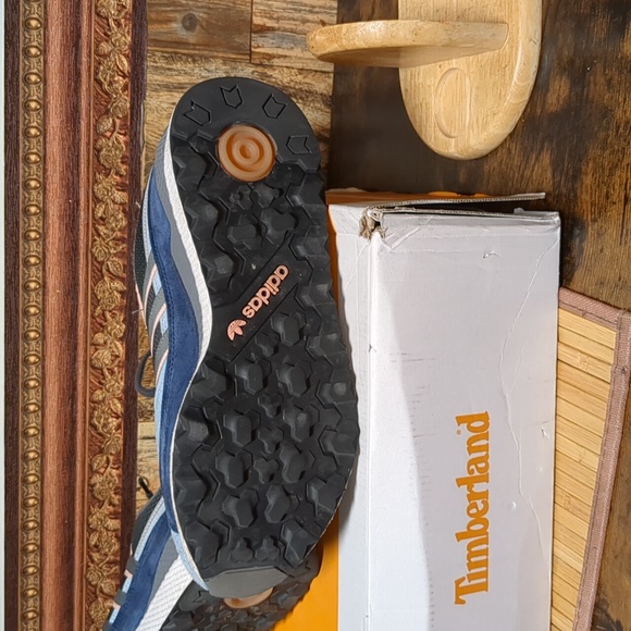 Sneakers - Picture 3 of 4